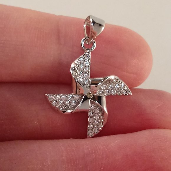 Jewelry - 18K White Gold Filled Flower Swirl Pinwheel Diamond Zircon Necklace Pendant
